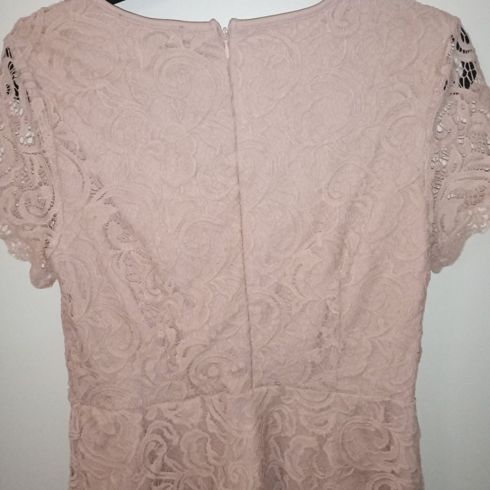 Adrianna Papell Blush Pink Lace Overlay Peplum Blouse  size M - Picture 6 of 8